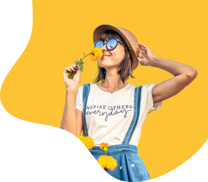 Forme jaune avec une fille